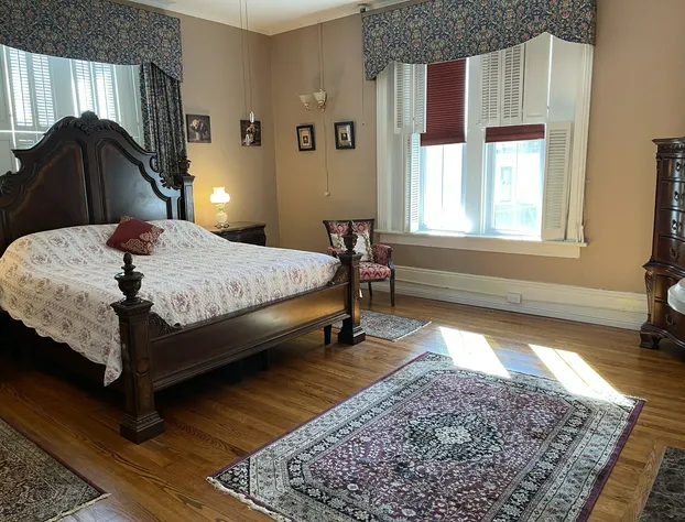 Chez Lindsey Bed & Breakfast hotel detail image 2