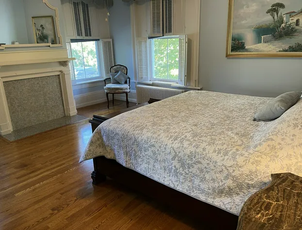 Chez Lindsey Bed & Breakfast hotel detail image 3