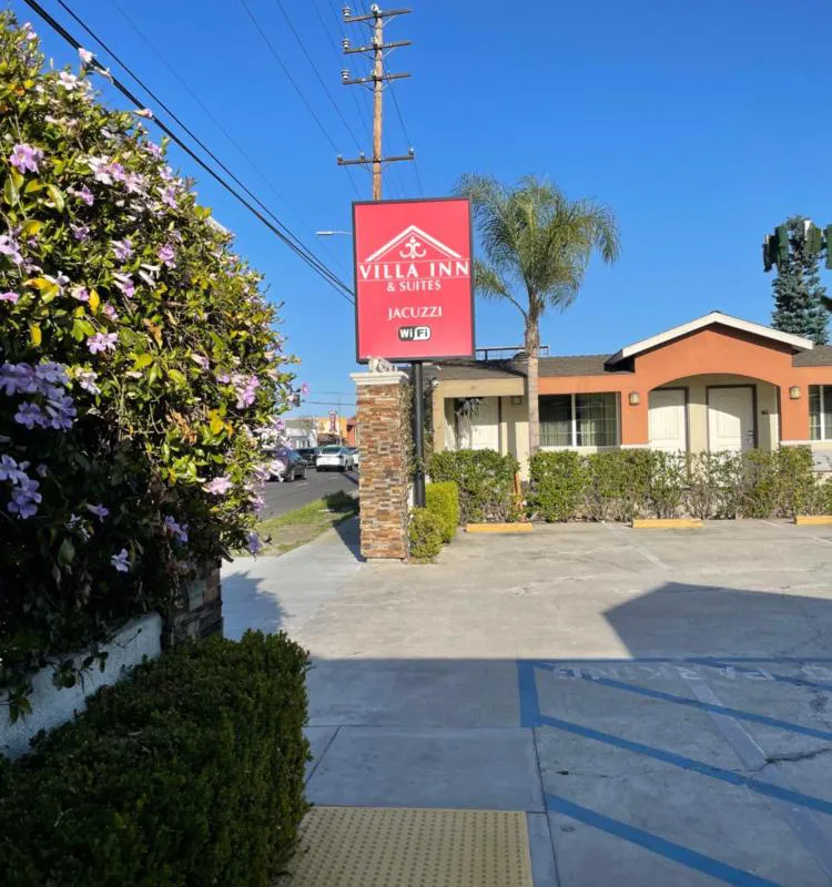 Villa Inn & Suites hotel hero