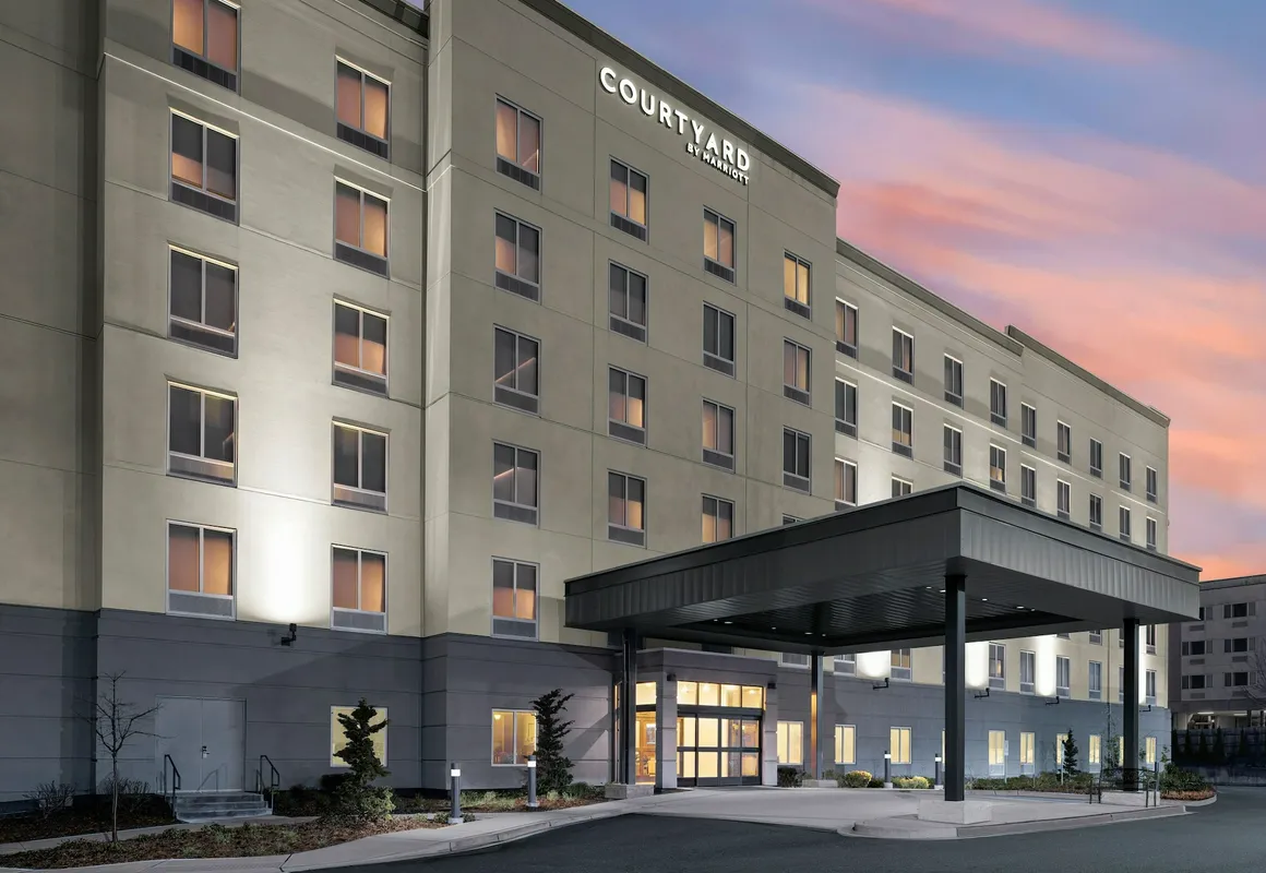 Courtyard by Marriott Seattle SeaTac Airport hotel hero