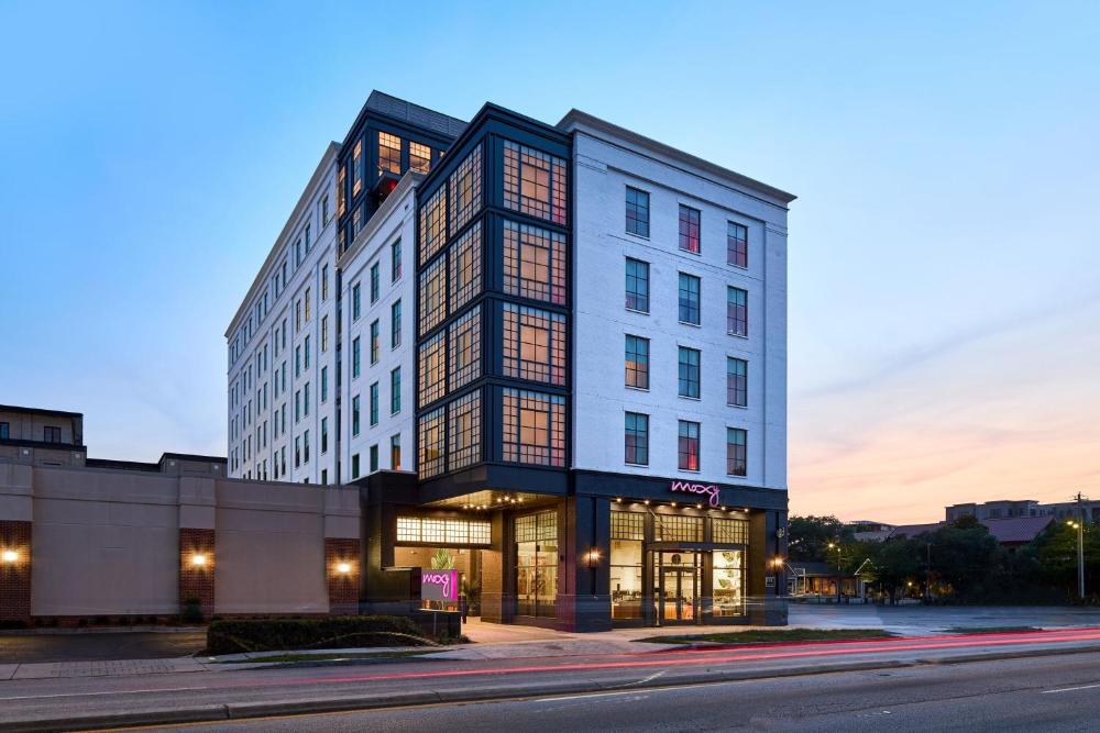 Moxy Charleston Downtown hotel hero