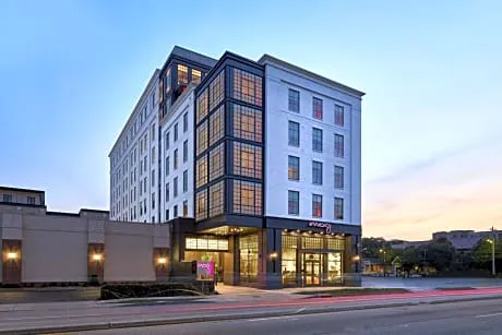 Moxy Charleston Downtown hotel detail image 2