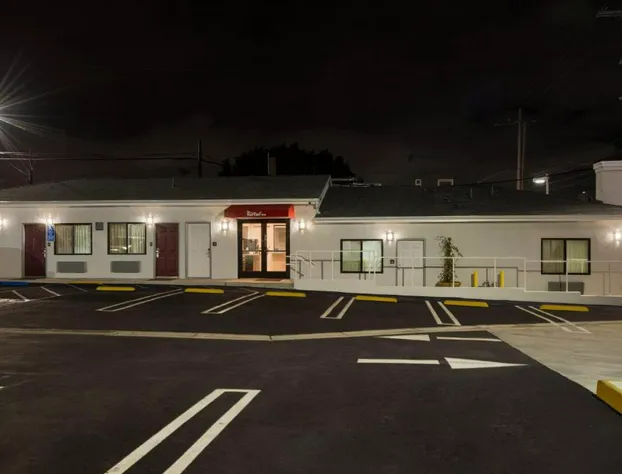 Red Roof Inn Carson - Wilmington hotel detail image 3