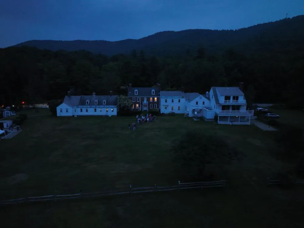 Blue Bear Inn hotel hero