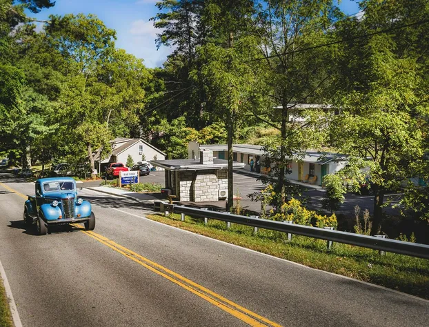 Blue Ridge Tourist Court hotel detail image 3