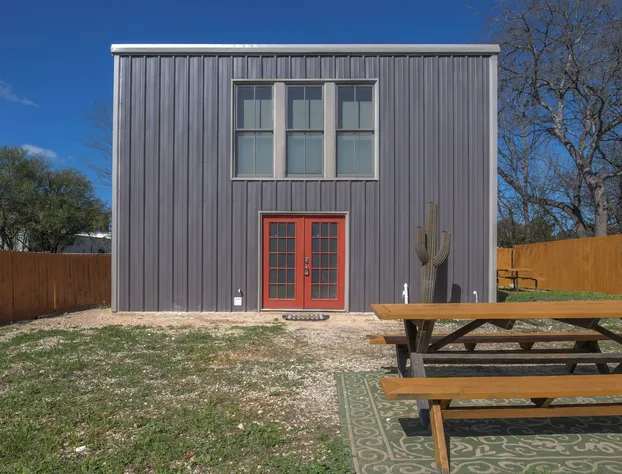 Gorgeous Guesthouse Near Amazing Downtown hotel detail image 1