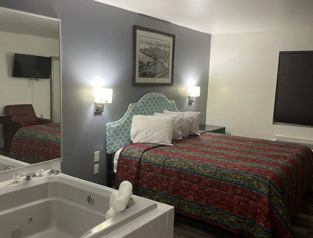 Greenwoods Inn & Suites hotel detail image 2