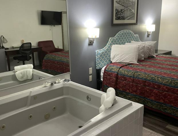 Greenwoods Inn & Suites hotel detail image 4