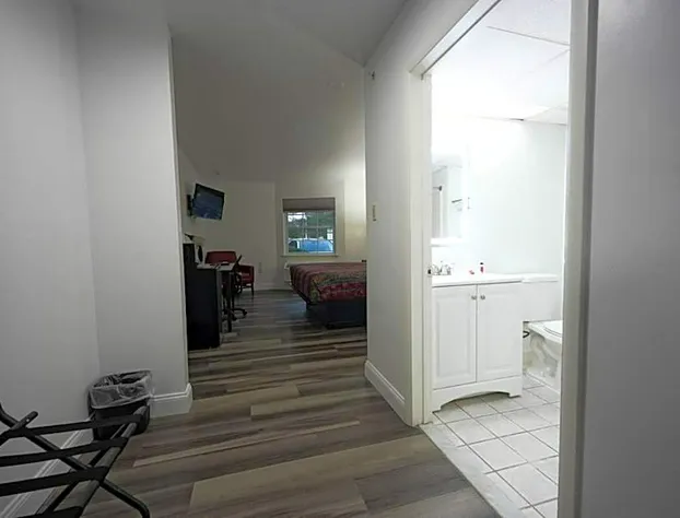 Greenwoods Inn & Suites hotel detail image 2