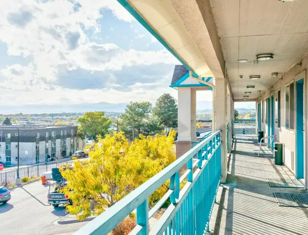 City Inn hotel detail image 3