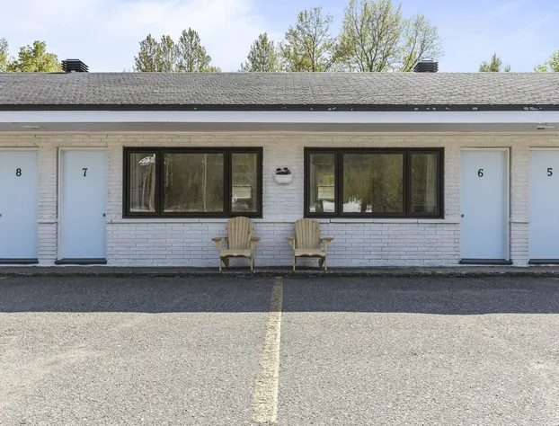 McCauley's Havilland Bay hotel detail image 1