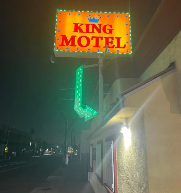 King Motel hotel hero