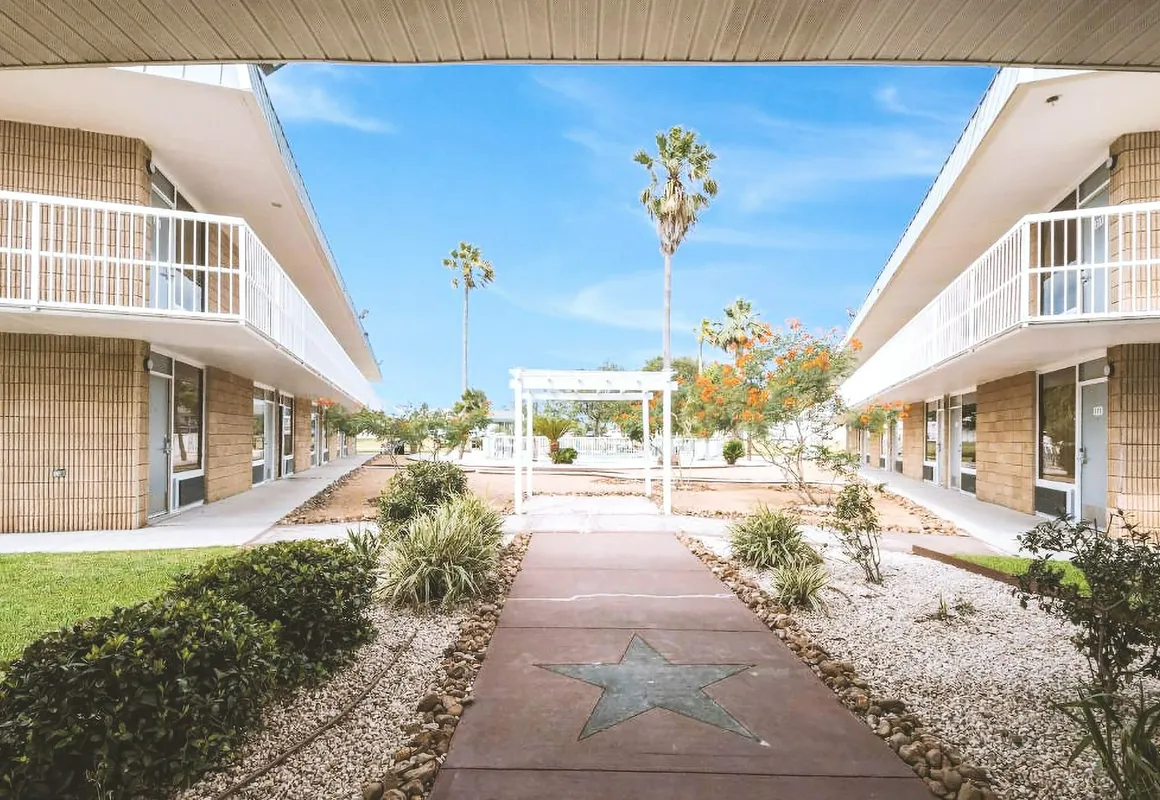 Blue Way Inn Fairmont hotel hero