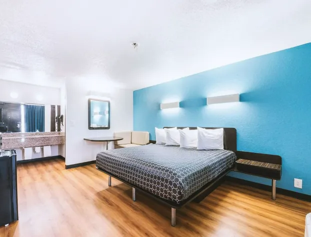 Blue Way Inn Fairmont hotel detail image 1