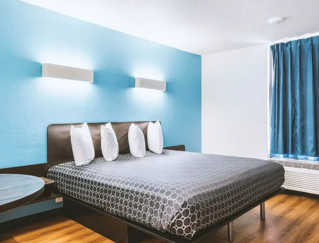 Blue Way Inn Fairmont hotel detail image 2