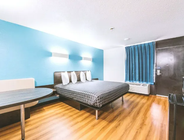 Blue Way Inn Fairmont hotel detail image 3