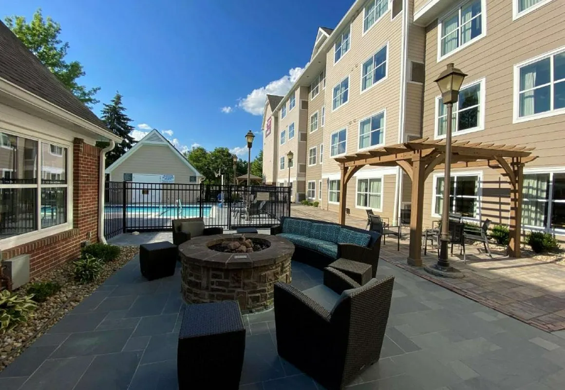 Surface Inn Worthington hotel hero