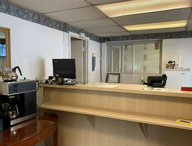 Super 8 by Wyndham Rockford South hotel detail image 1