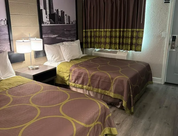 Super 8 by Wyndham Rockford South hotel detail image 3