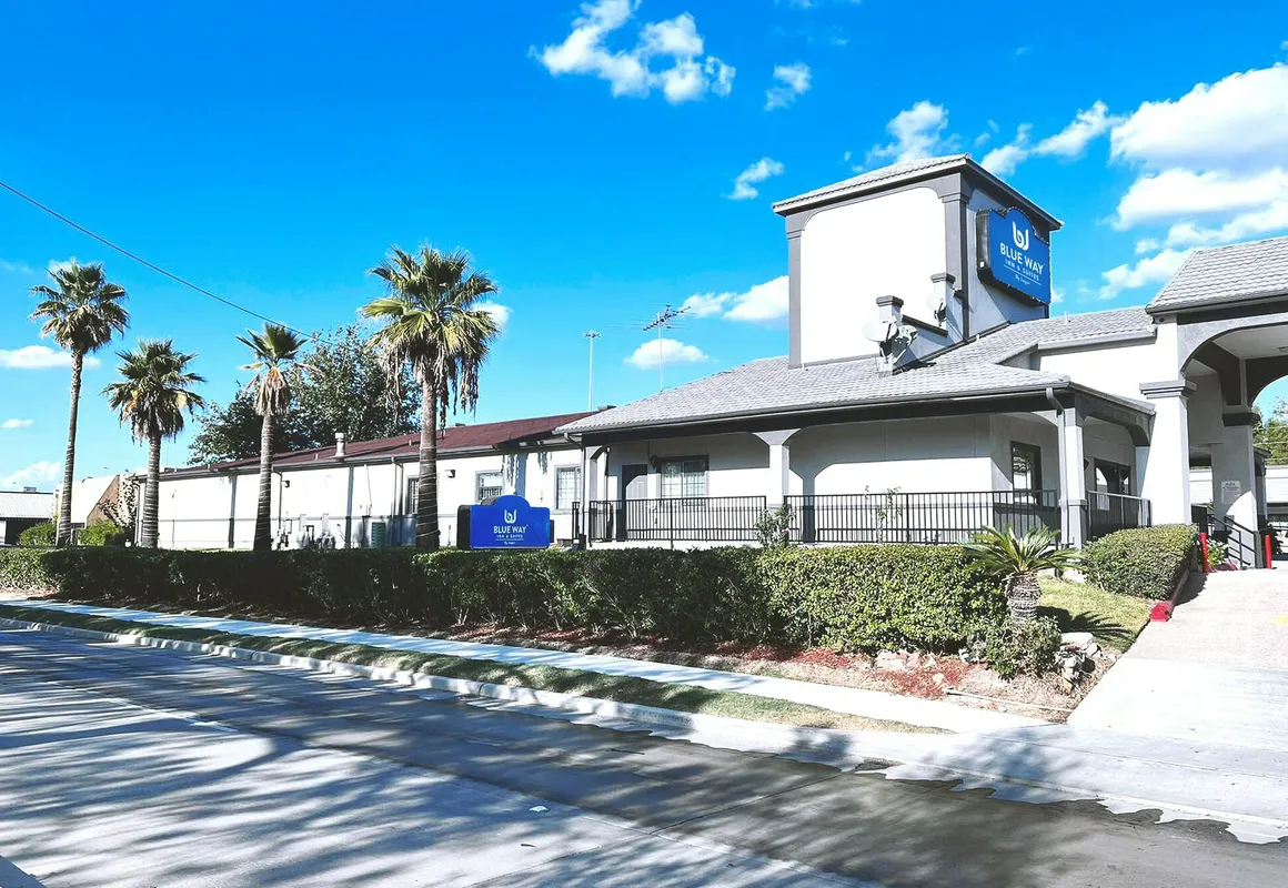 Blue Way Inn & Suites By Jasper Houston hotel hero