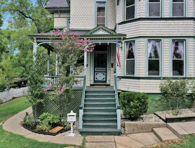 Golden Dreams Inn hotel detail image 1