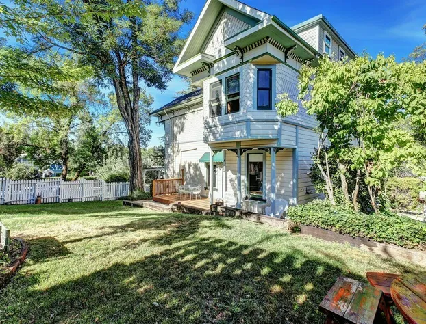 Golden Dreams Inn hotel detail image 2