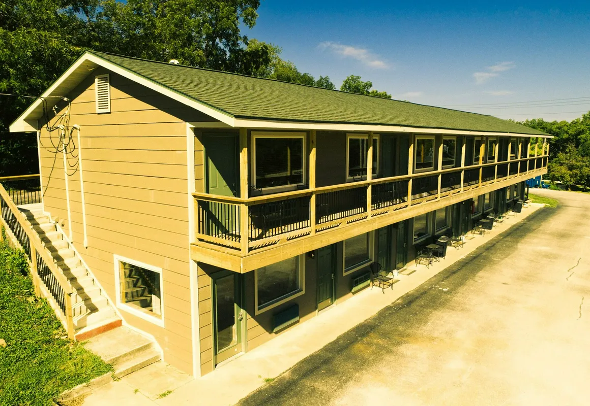 Flat Creek Lodge hotel hero