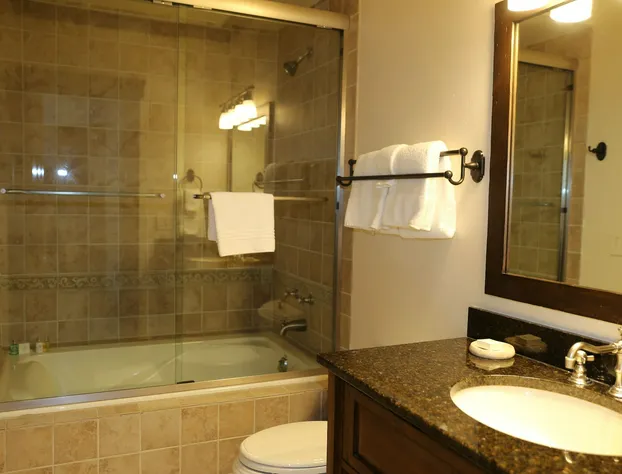 Junior King Suite 1 Bedroom Hotel Room by RedAwning hotel detail image 2