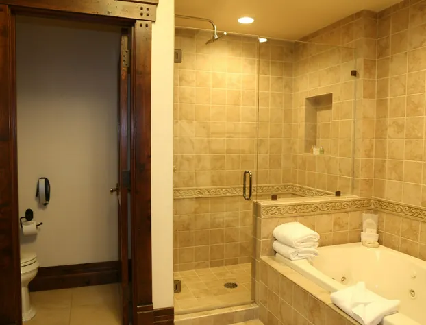 Junior King Suite 1 Bedroom Hotel Room by RedAwning hotel detail image 3