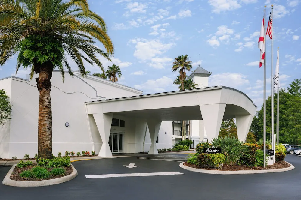 Sonder Cirrus hotel hero