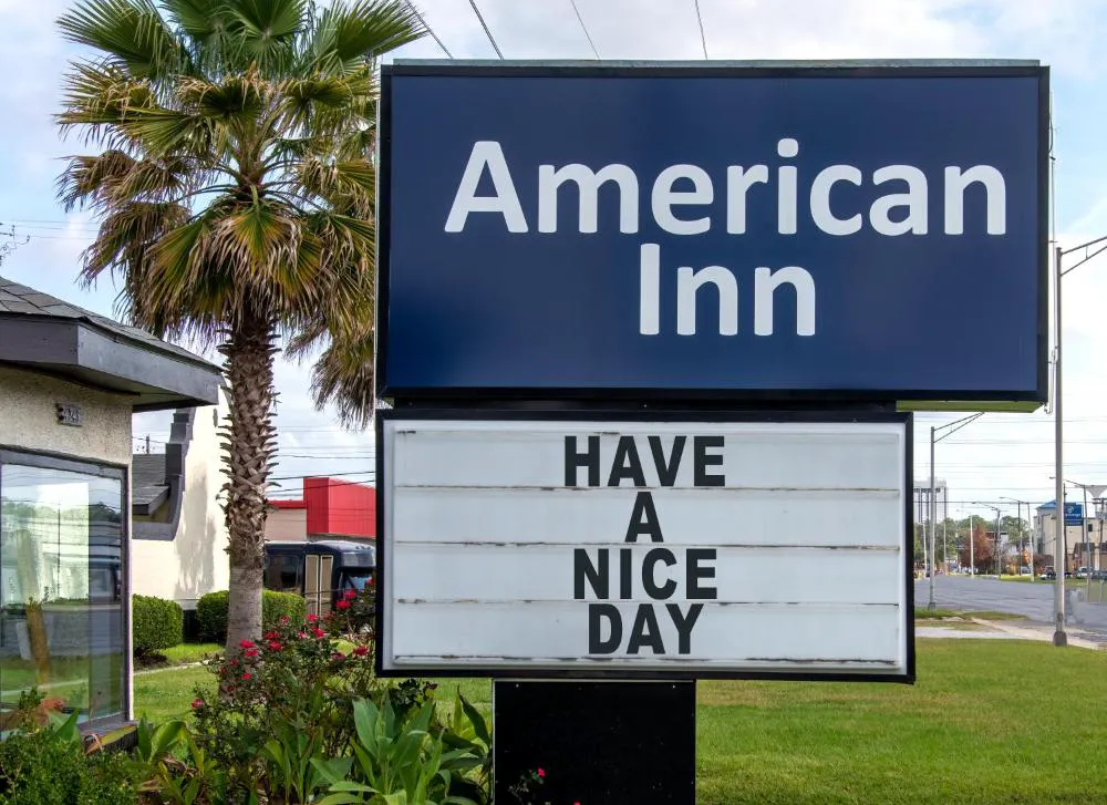 American Inn hotel hero