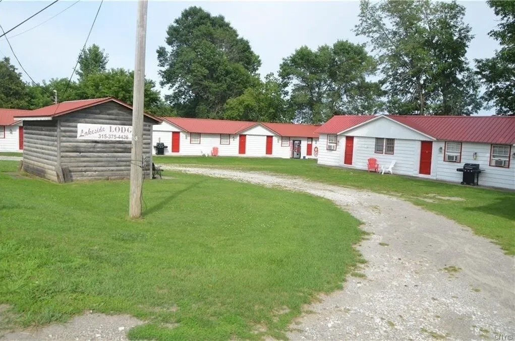 The Lakeside Lodge hotel hero