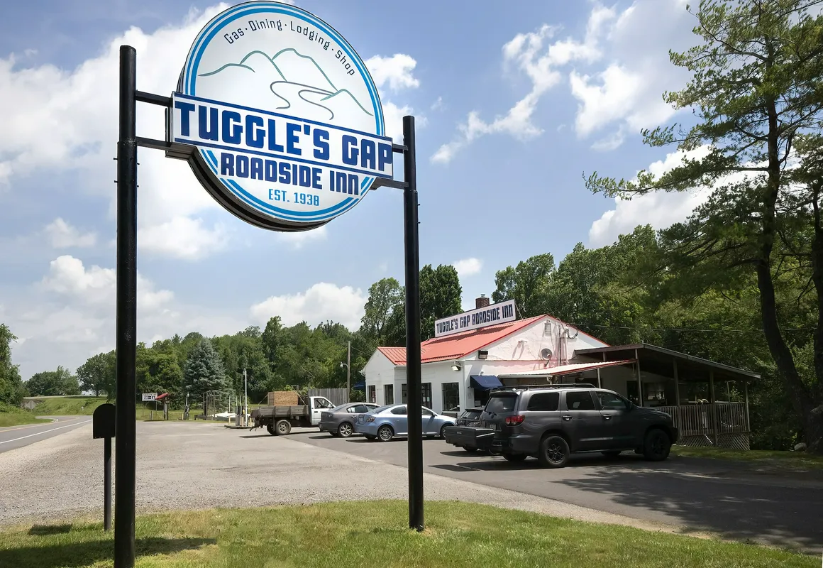 Tuggle's Gap Roadside Inn - Blue Ridge Parkway hotel hero