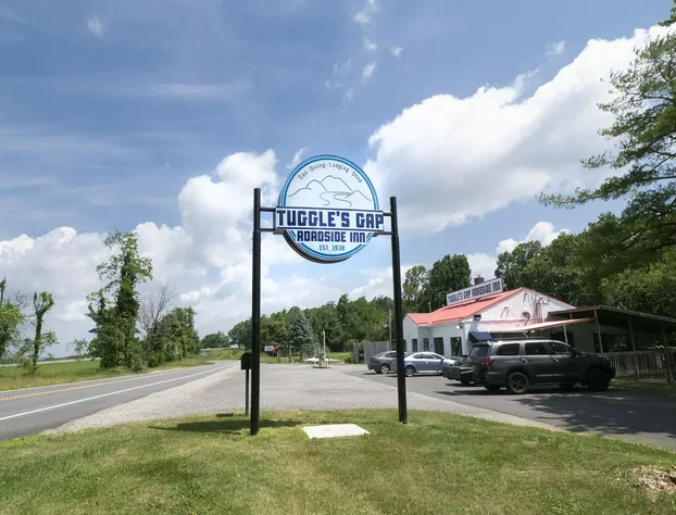 Tuggle's Gap Roadside Inn - Blue Ridge Parkway hotel detail image 2