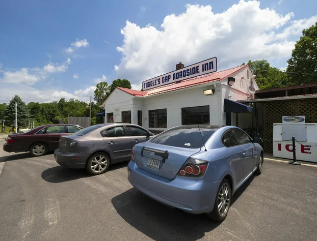 Tuggle's Gap Roadside Inn - Blue Ridge Parkway hotel detail image 3