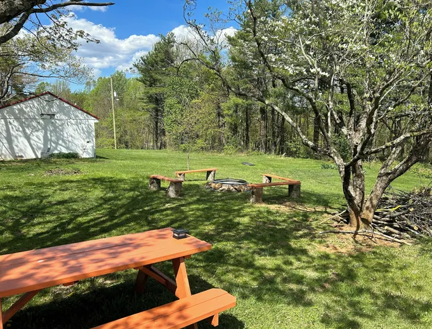 Tuggle's Gap Roadside Inn - Blue Ridge Parkway hotel detail image 4
