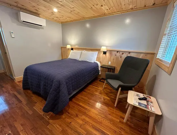 Tuggle's Gap Roadside Inn - Blue Ridge Parkway hotel detail image 2