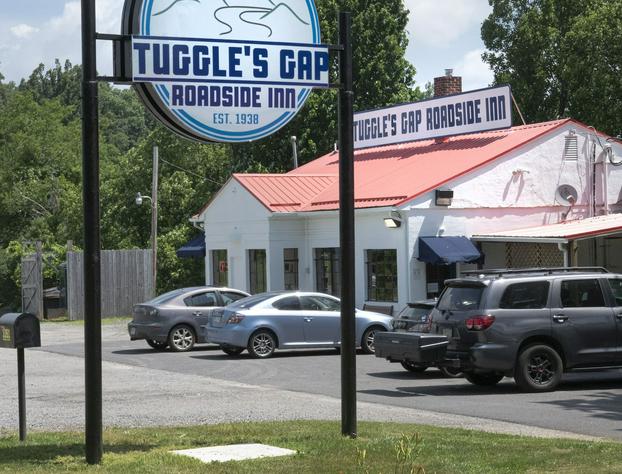 Tuggle's Gap Roadside Inn - Blue Ridge Parkway hotel detail image 2