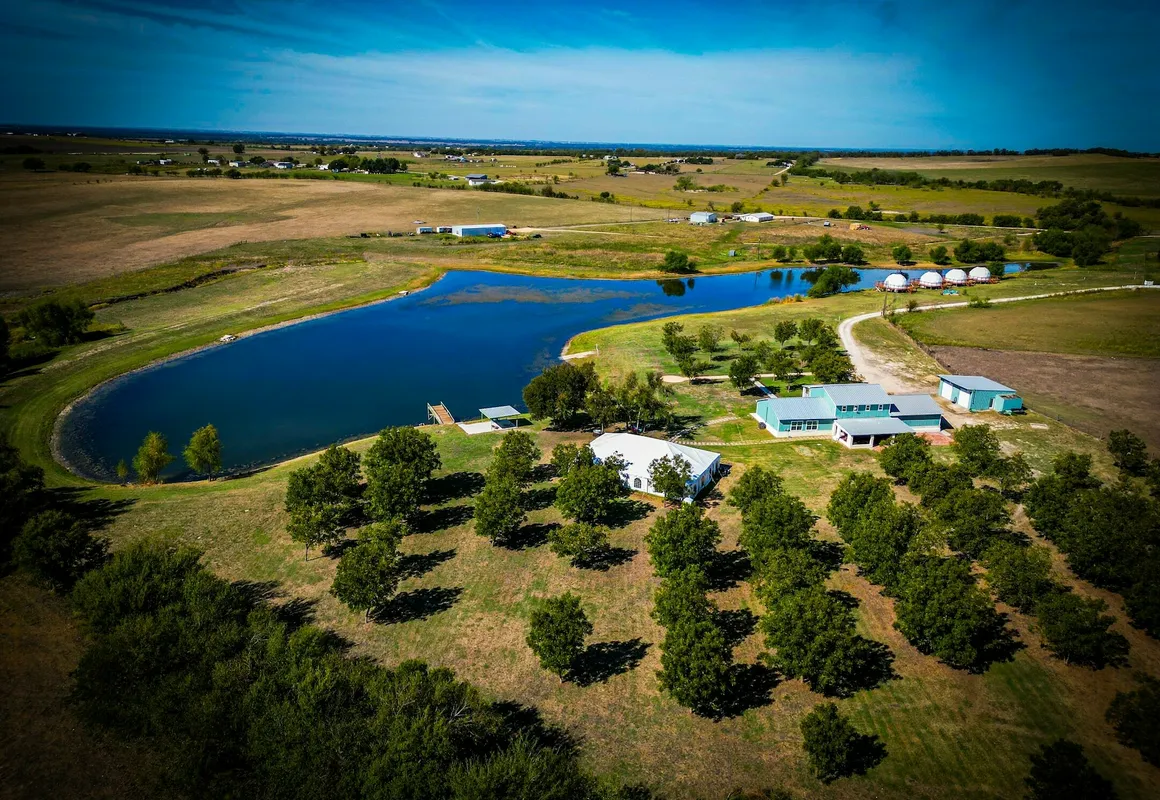 Lake Serenity Ranch hotel hero