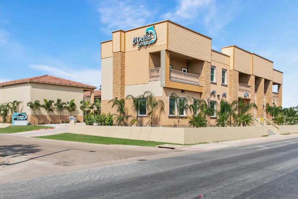 El Delfín Lodge hotel hero