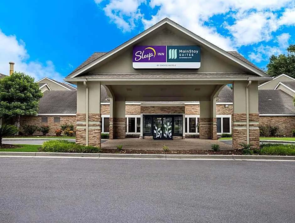 MainStay Suites Savannah Midtown hotel hero