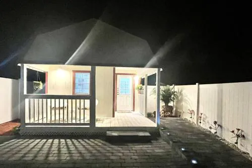 The Tiny Cottage in The Springs hotel detail image 3