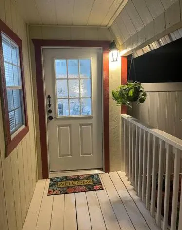 The Tiny Cottage in The Springs hotel detail image 4