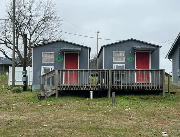 Roy's Cabins & Campgrounds hotel detail image 2