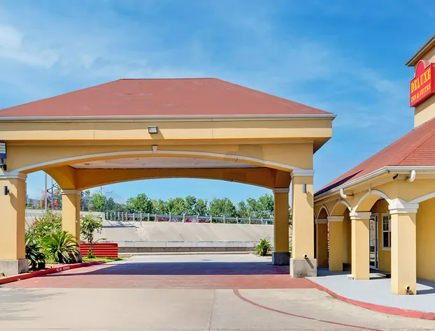 Capital O Deluxe Inn Channelview Houston I-10 hotel detail image 1