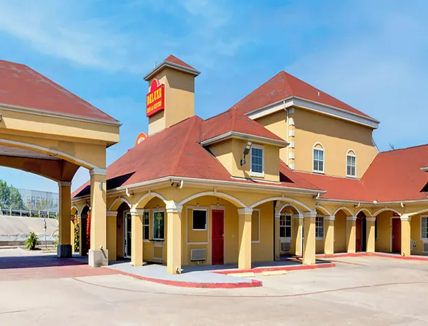 Capital O Deluxe Inn Channelview Houston I-10 hotel detail image 3