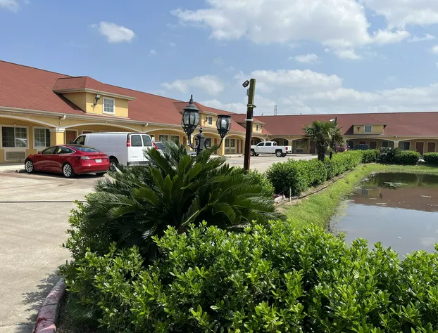 Capital O Deluxe Inn Channelview Houston I-10 hotel detail image 1