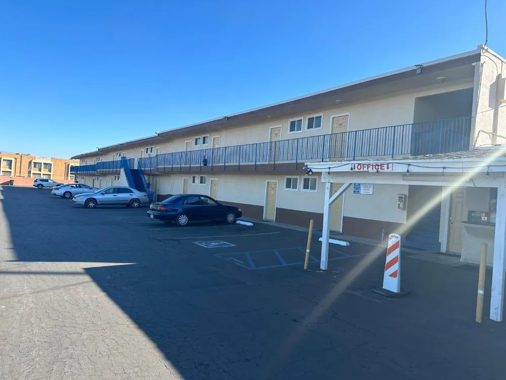 American Inn hotel hero