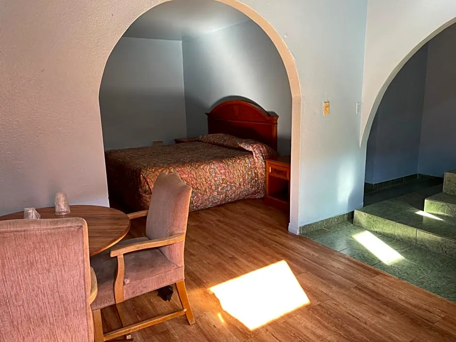 Full Moon Inn hotel hero