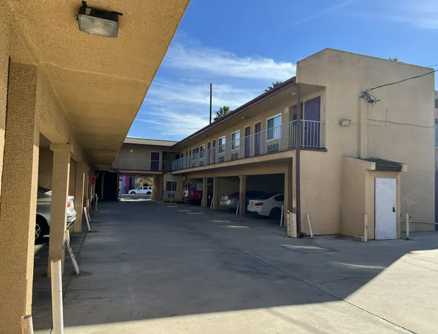 Deluxe Inn LA hotel detail image 4